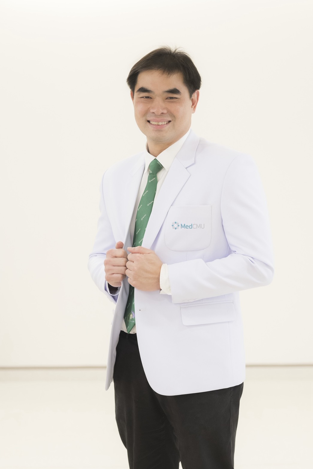 ผศ.นพ.ธนินนิตย์ ลีรพันธ์ — หมอเก่ง กระดูกและข้อ